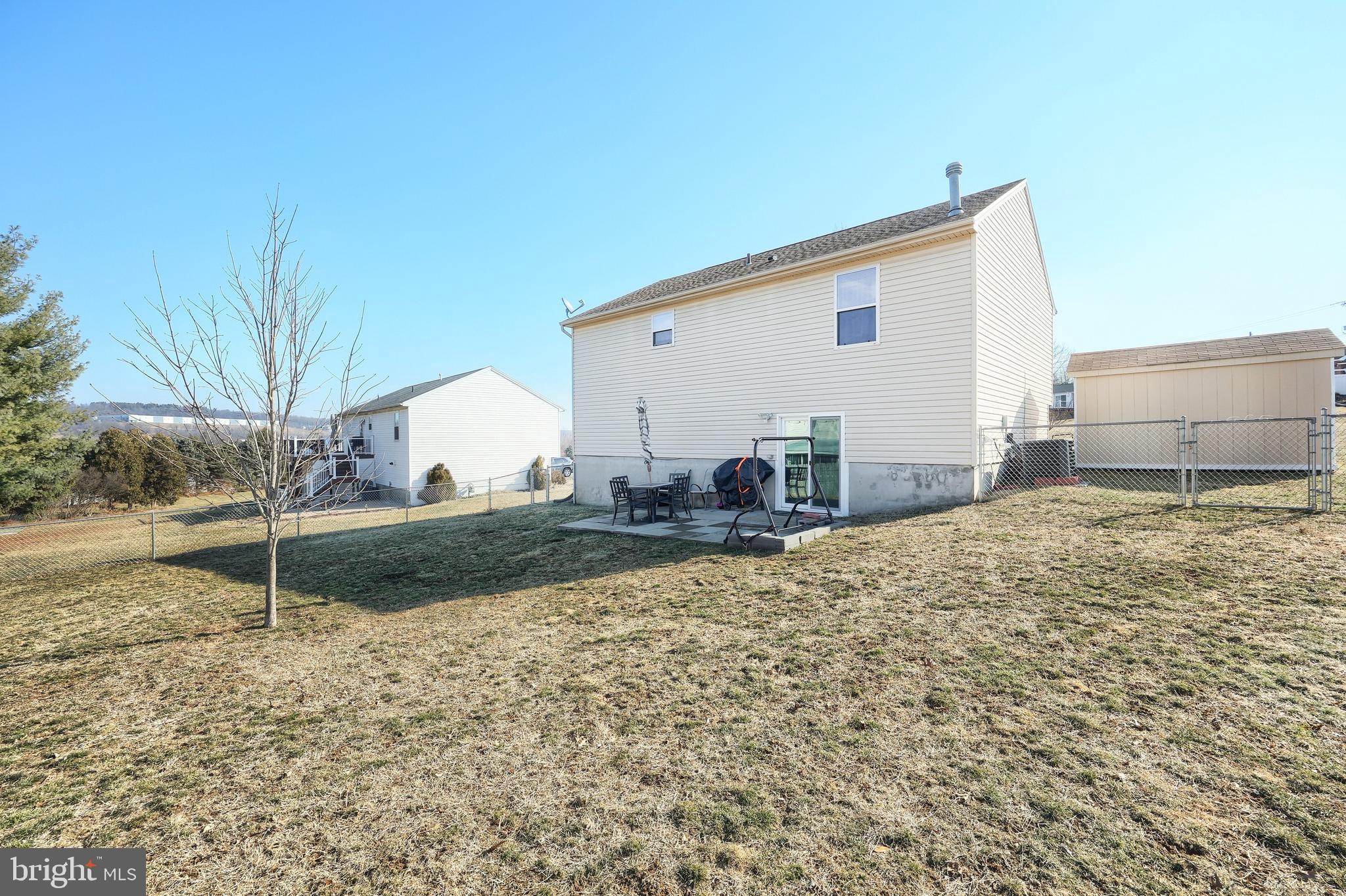 225 Edinburgh Road York, PA 17406 - Photo 24 of 40 a view of a backyard of the house