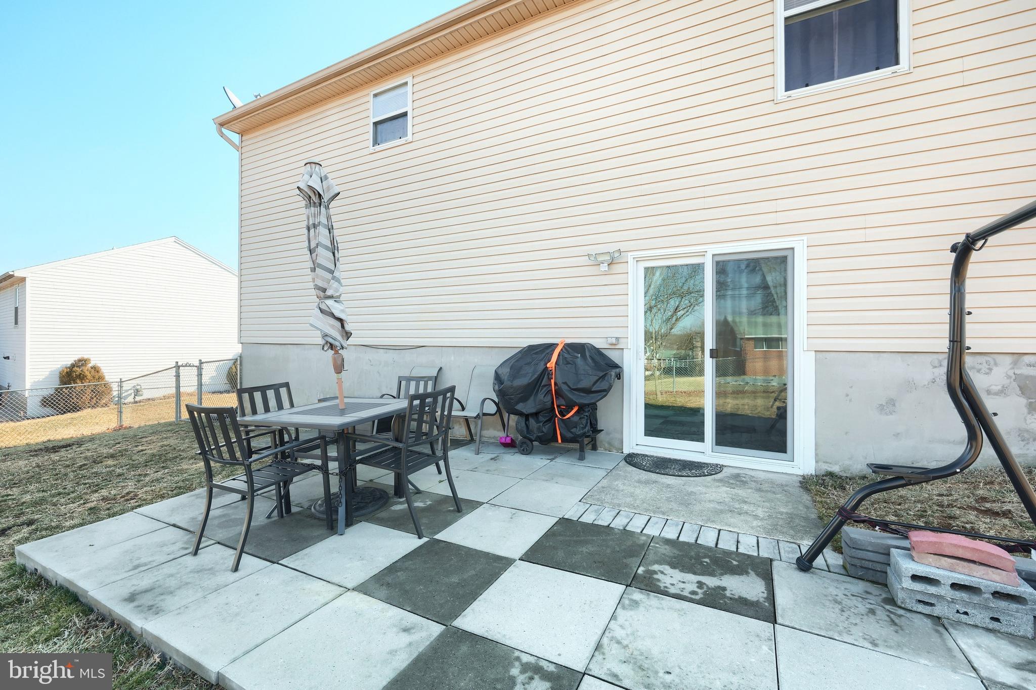 225 Edinburgh Road York, PA 17406 - Photo 25 of 40 a view of a house with backyard and sitting area