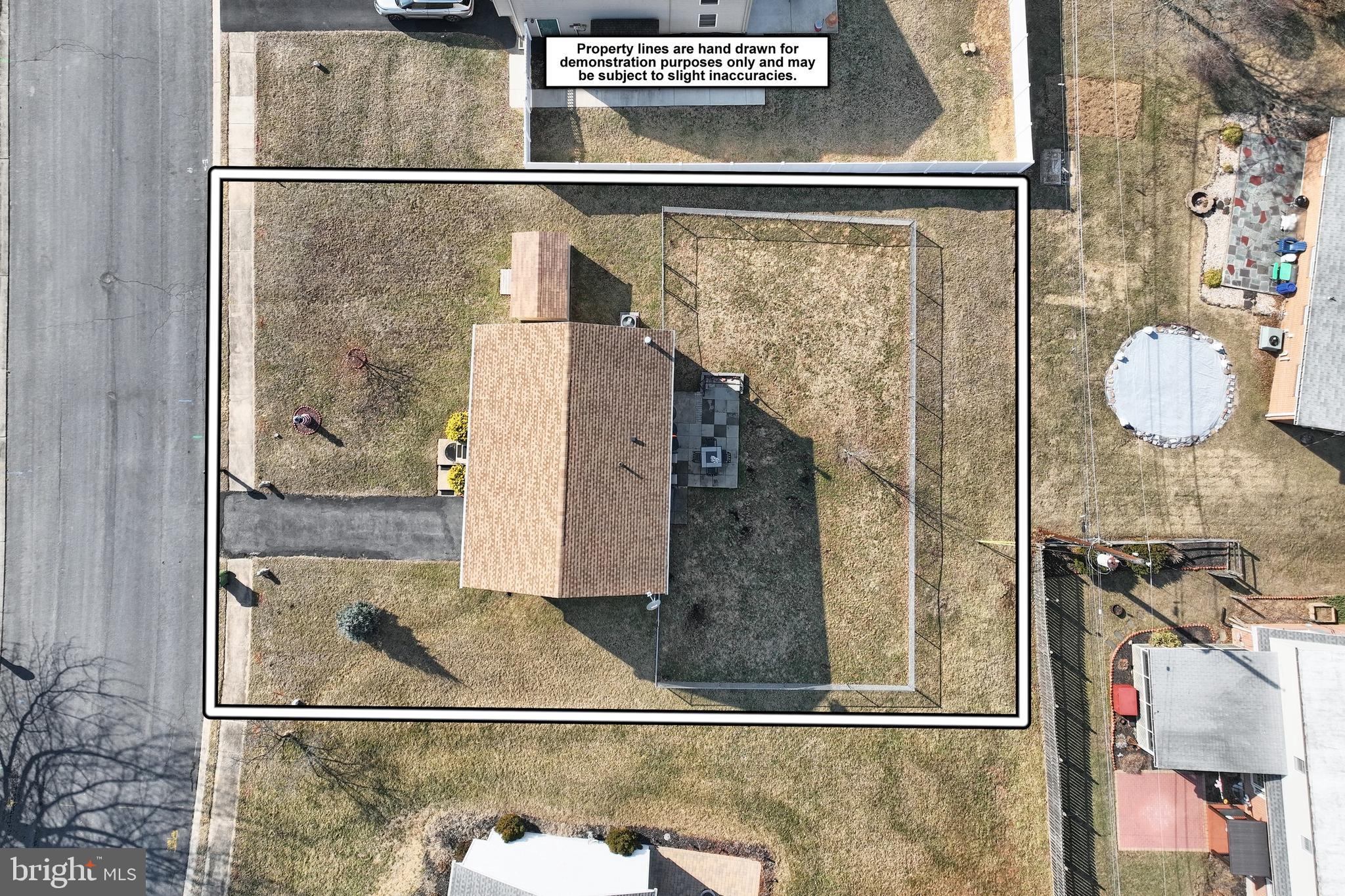 225 Edinburgh Road York, PA 17406 - Photo 27 of 40 a bathroom with a shower