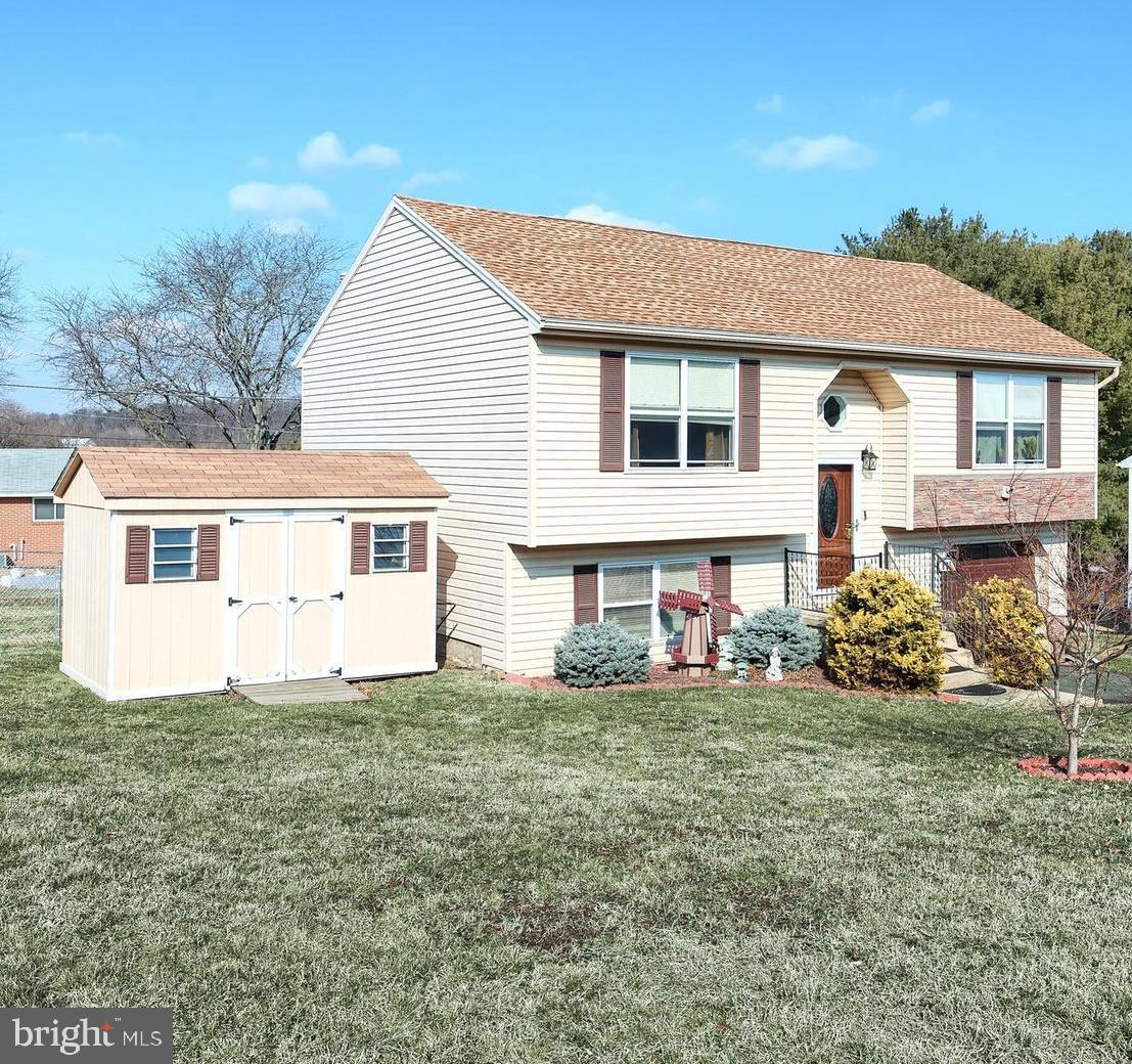 225 Edinburgh Road York, PA 17406 - Photo 3 of 40 a front view of a house with a yard
