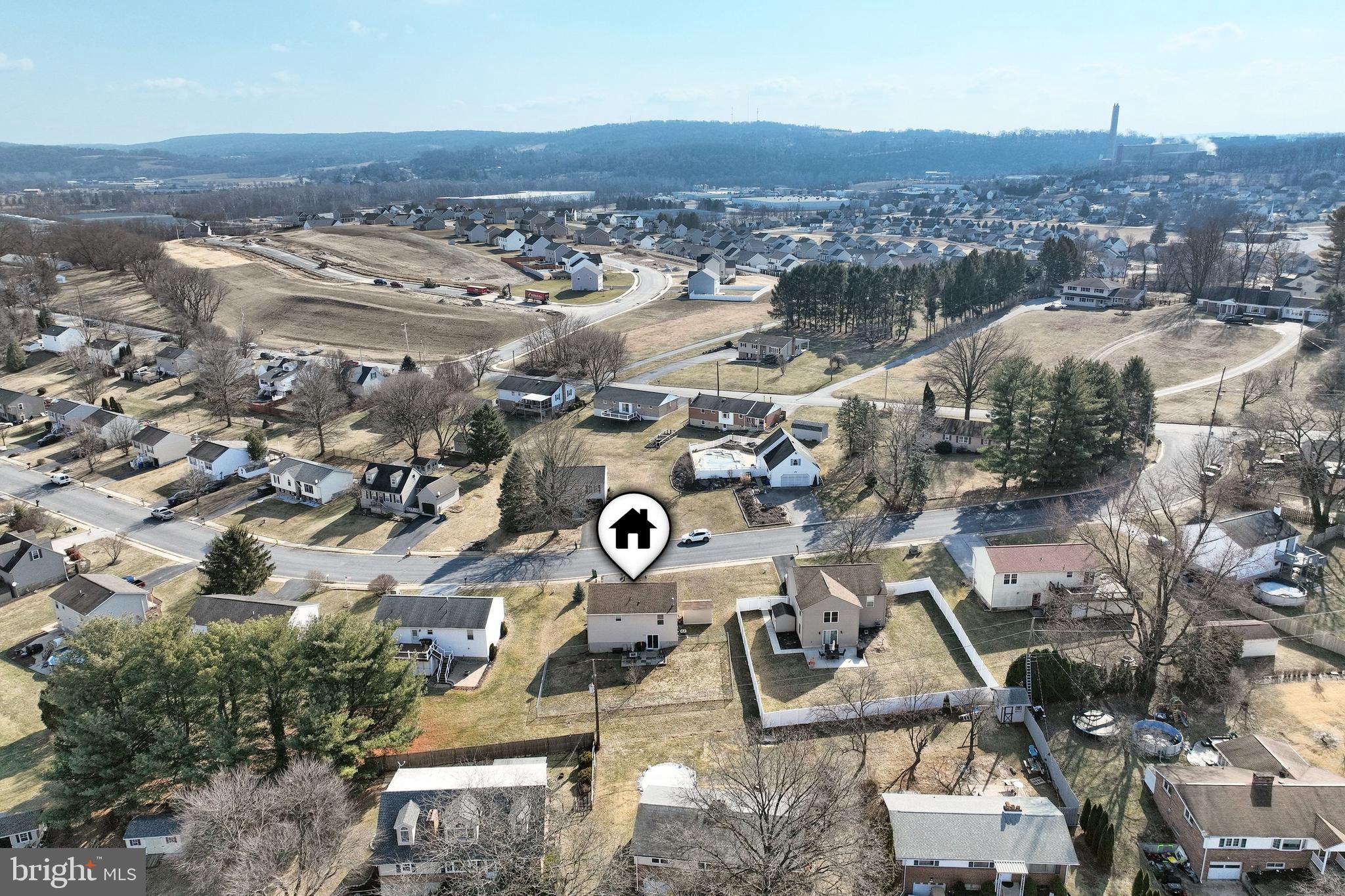 225 Edinburgh Road York, PA 17406 - Photo 38 of 40 an aerial view of residential house with outdoor space and mountain view