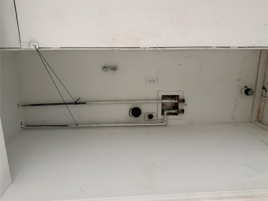 7703 Northcrest Boulevard Austin, TX 78752 - Photo 21 of 22 a bathroom with a shower