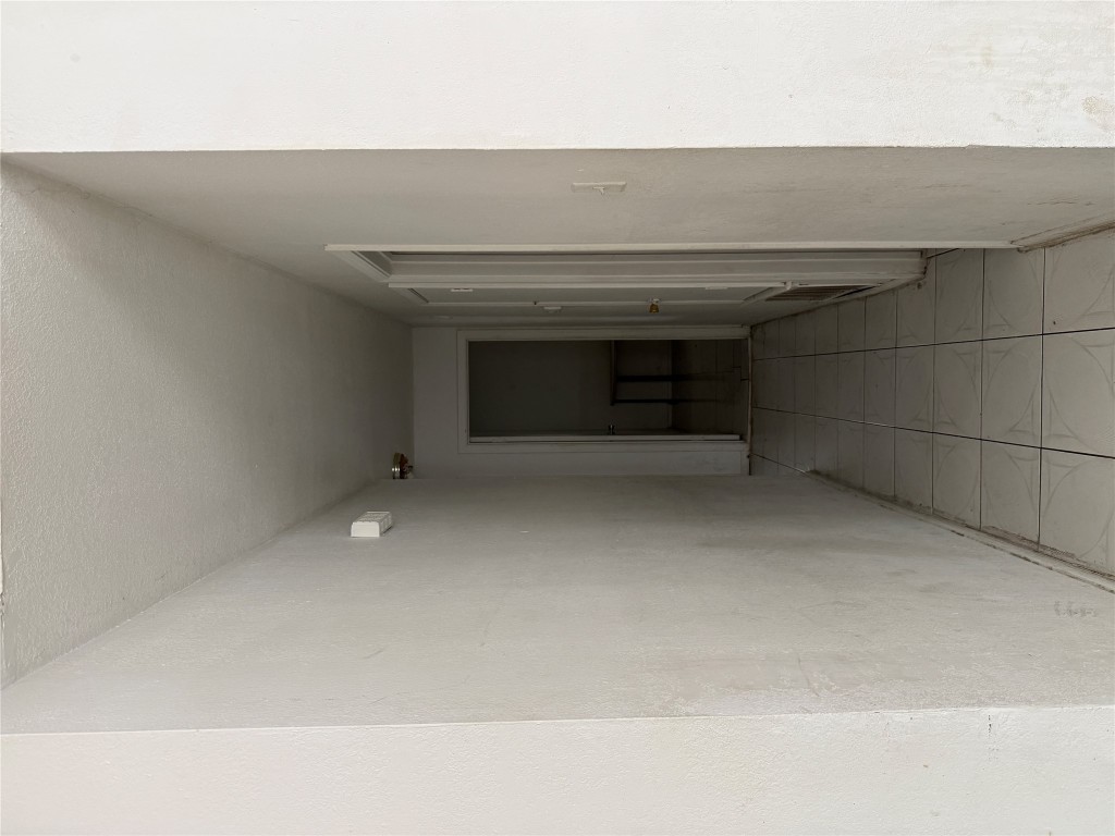 7703 Northcrest Boulevard Austin, TX 78752 - Photo 9 of 22 a view of a hallway and an empty room