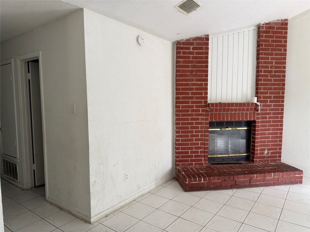 7703 Northcrest Boulevard Austin, TX 78752 - Photo 10 of 22 a view of an entryway with a window