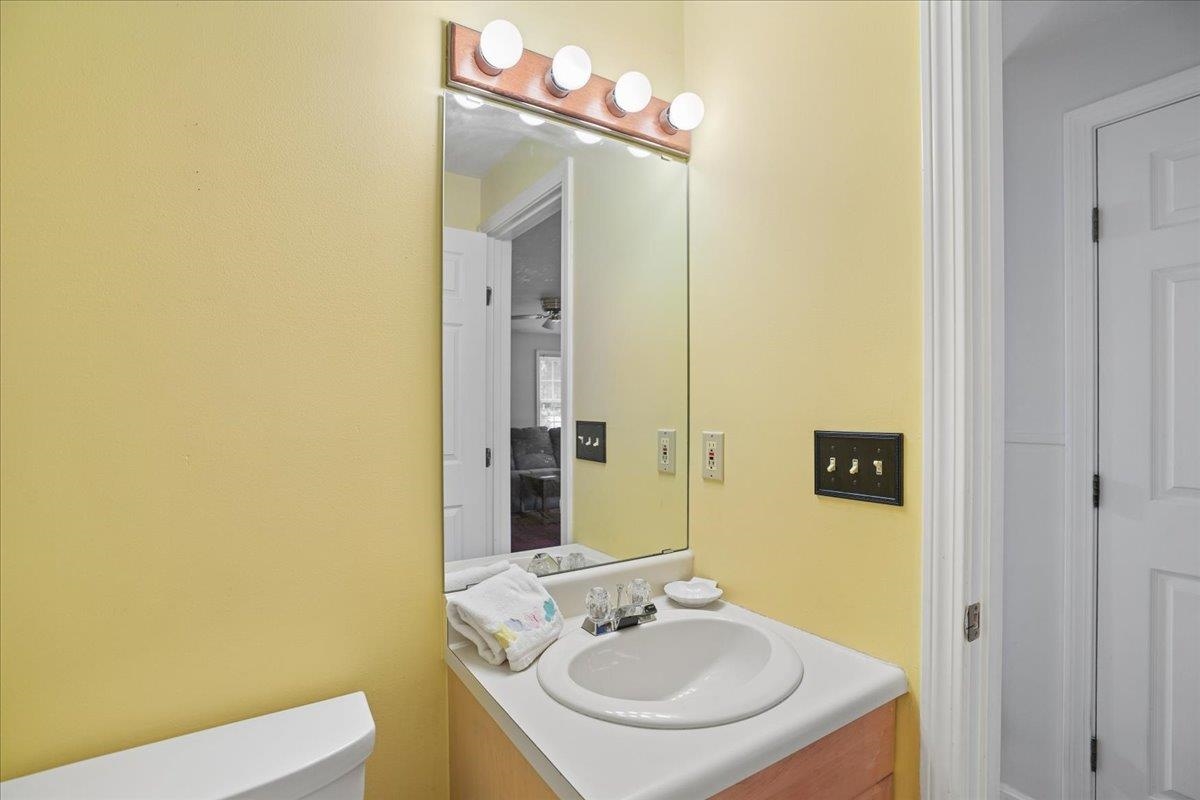68 Emerald Street Manchester, NH 03103 - Photo 19 of 54