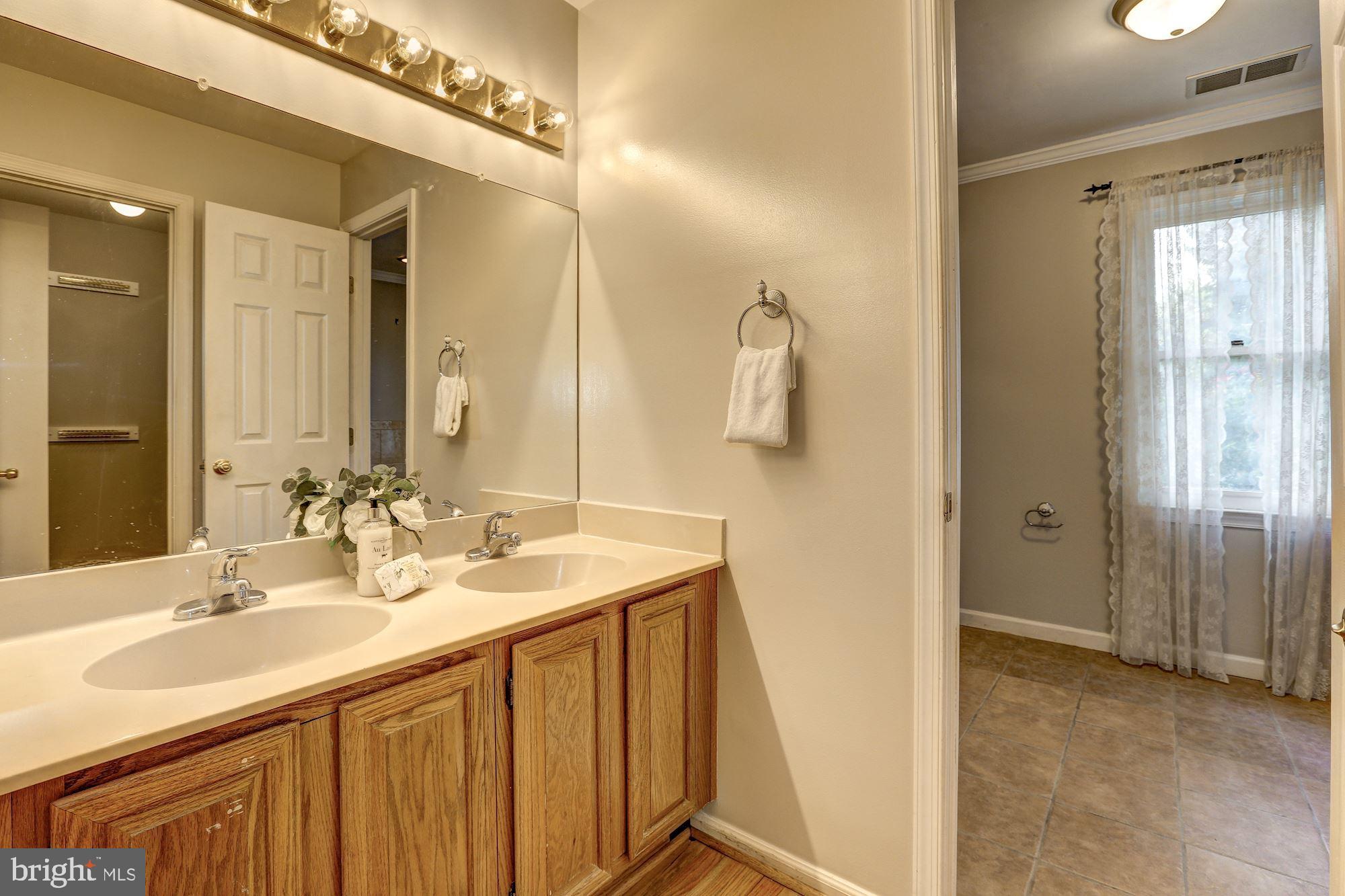 8552 Brickyard Road Potomac, MD 20854 - Photo 16 of 33