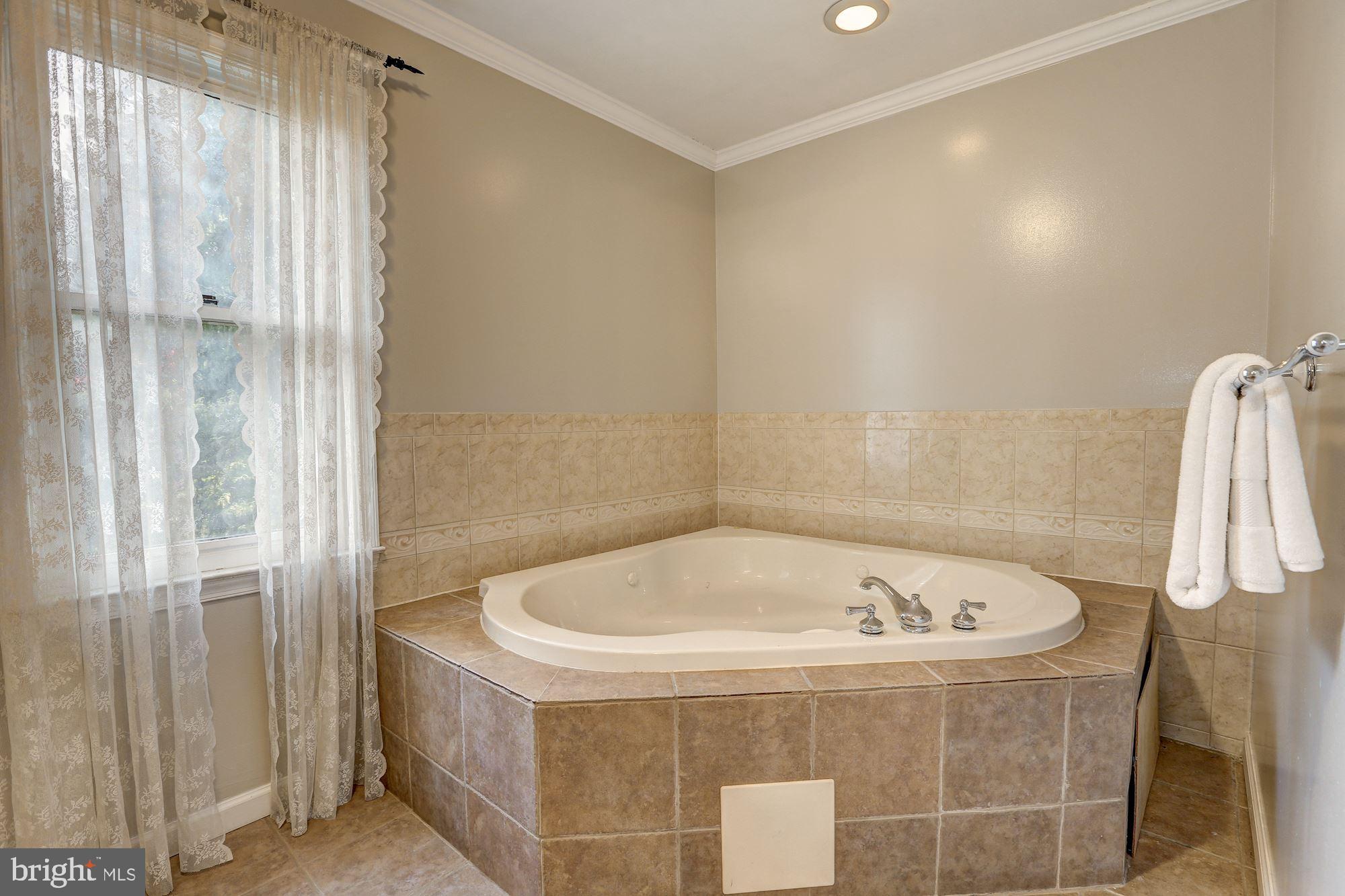 8552 Brickyard Road Potomac, MD 20854 - Photo 17 of 33