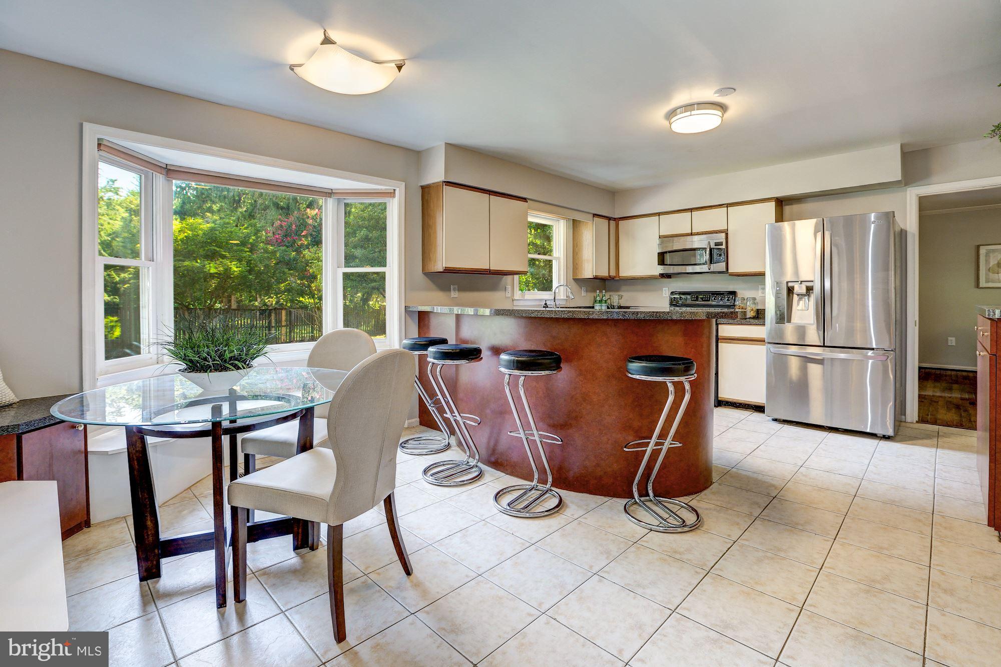 8552 Brickyard Road Potomac, MD 20854 - Photo 5 of 33