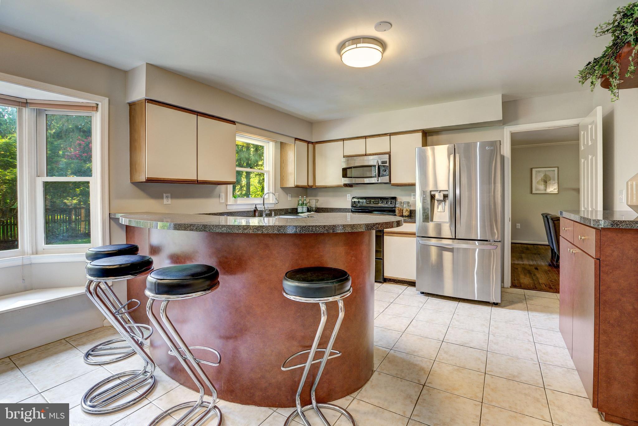 8552 Brickyard Road Potomac, MD 20854 - Photo 6 of 33