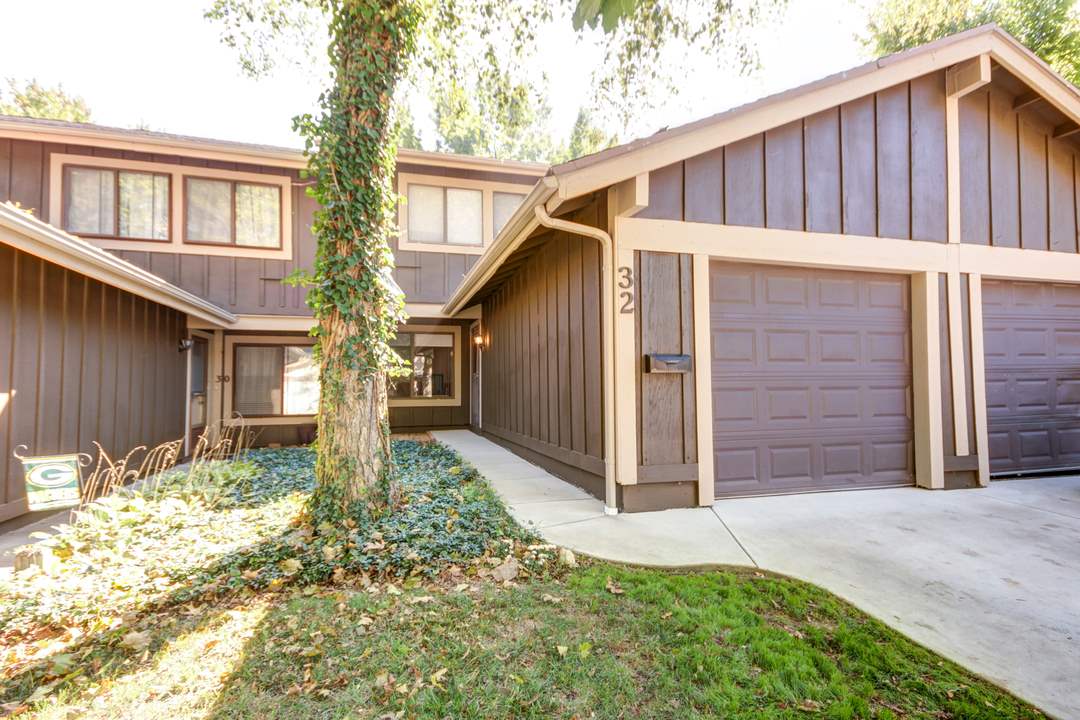 32 Trailridge Lane Springfield, IL 62704 - Photo 1 of 29 Gallery Image 1
