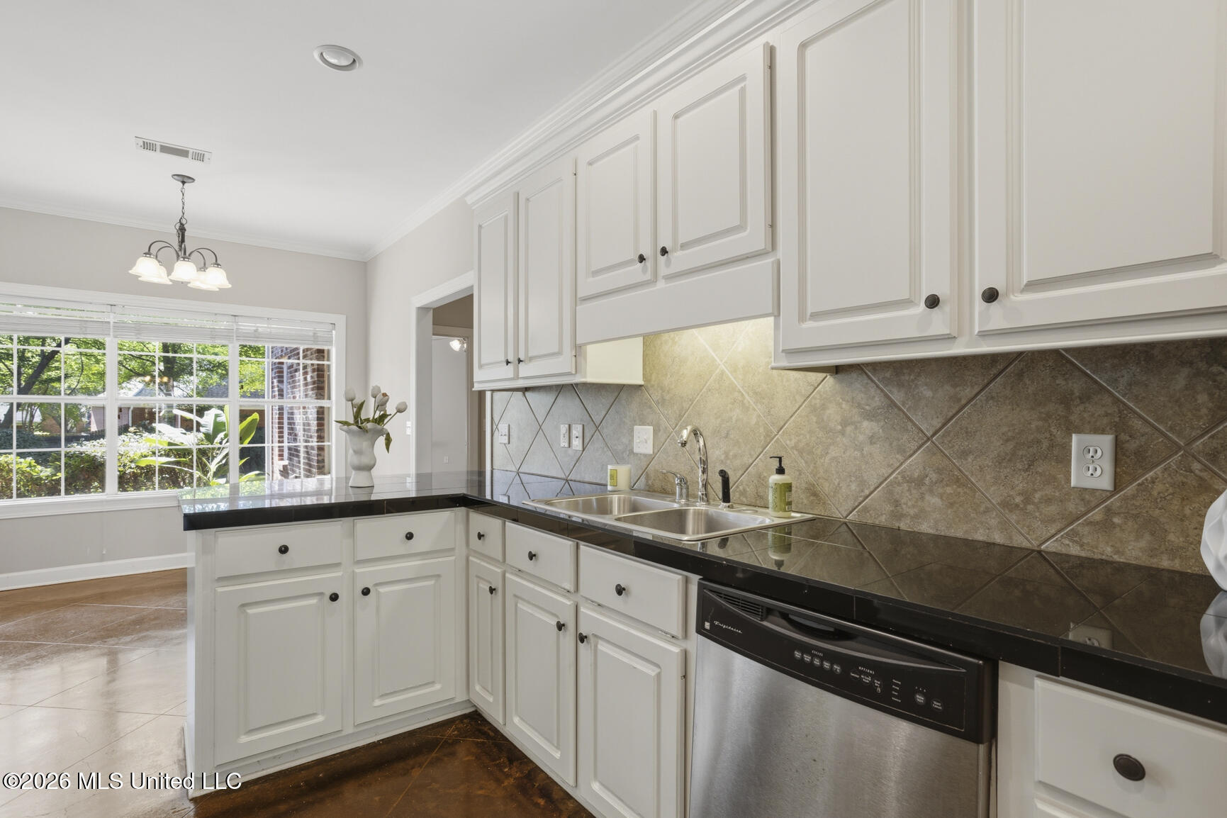 409 Forest Lane Ridgeland, MS 39157 - Photo 8 of 36 409 Forest Lane_jhookphotos-11