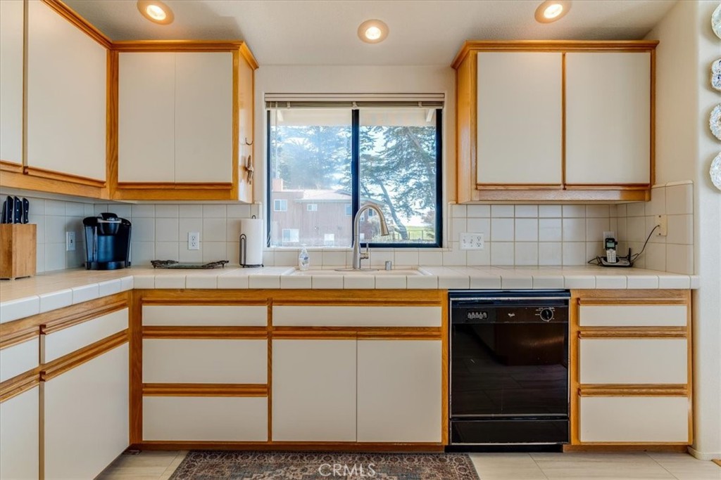 390 Lampton Street Cambria, CA 93428 - Photo 29 of 68