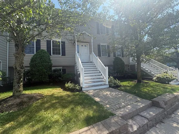 $3,900 | 30 Russell Street, Unit 5, Waltham, MA 02453