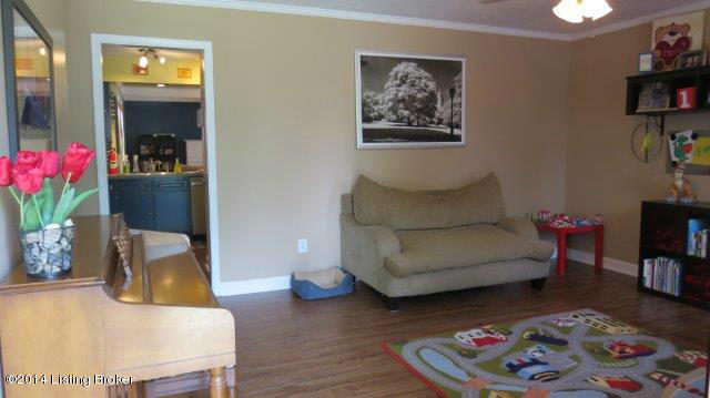 4521 Sandhill Road Louisville, KY 40219 - Photo 4 of 25 living room