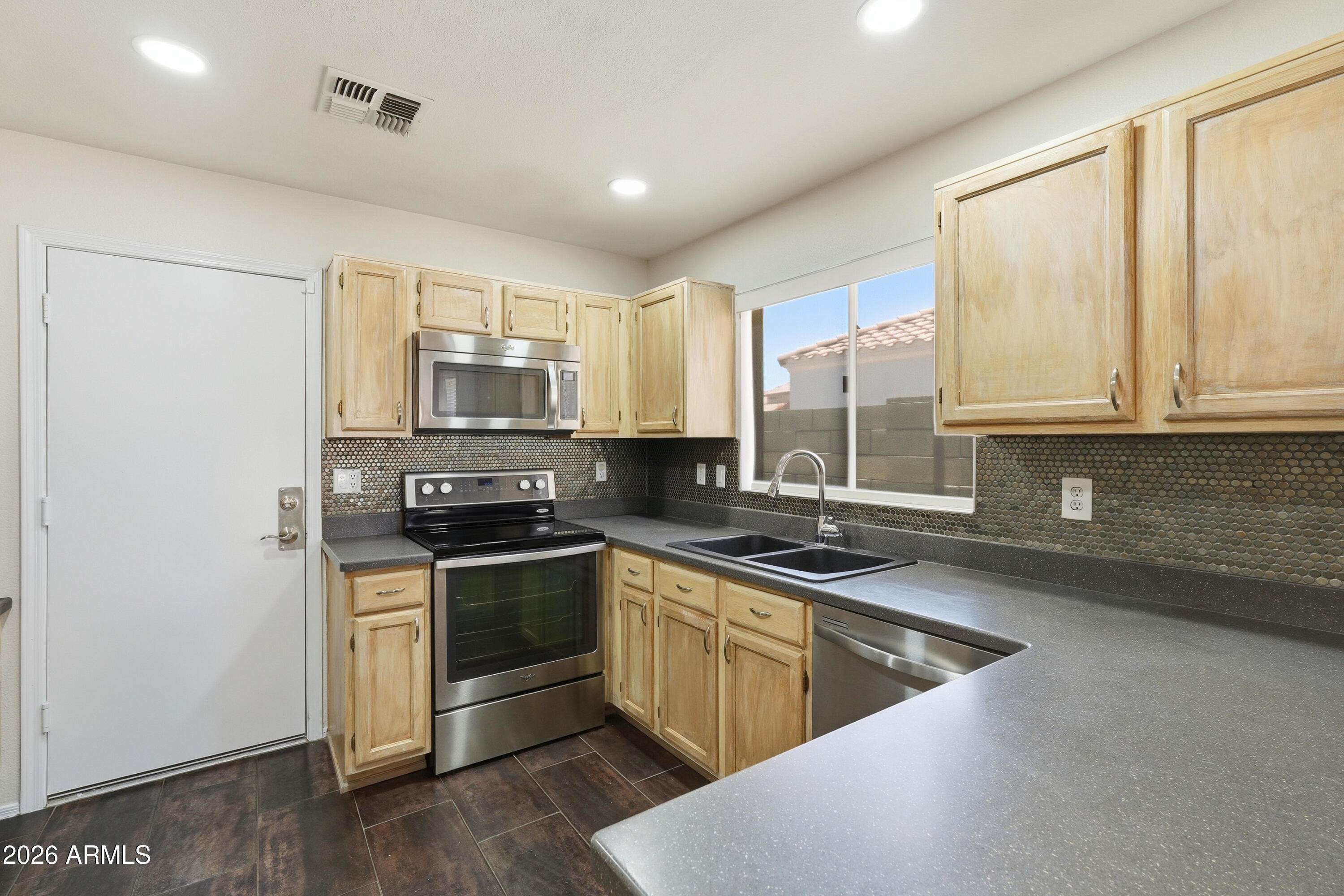 4326 East Desert Trumpet Road Phoenix, AZ 85044 - Photo 8 of 23