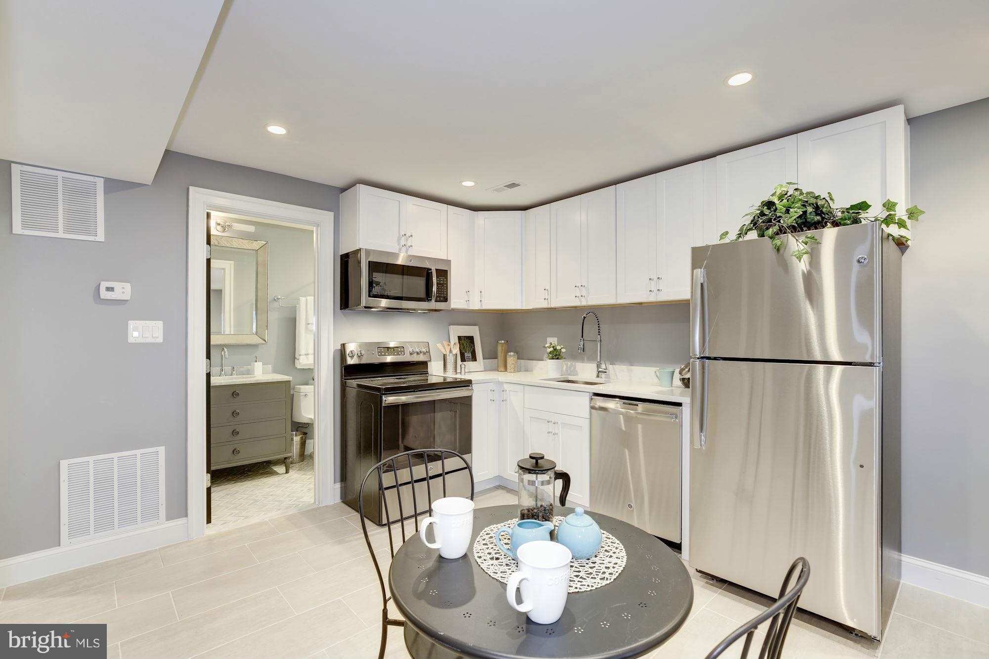 55 W Street Northwest Washington, DC 20001 - Photo 24 of 30 Apartment Kitchen