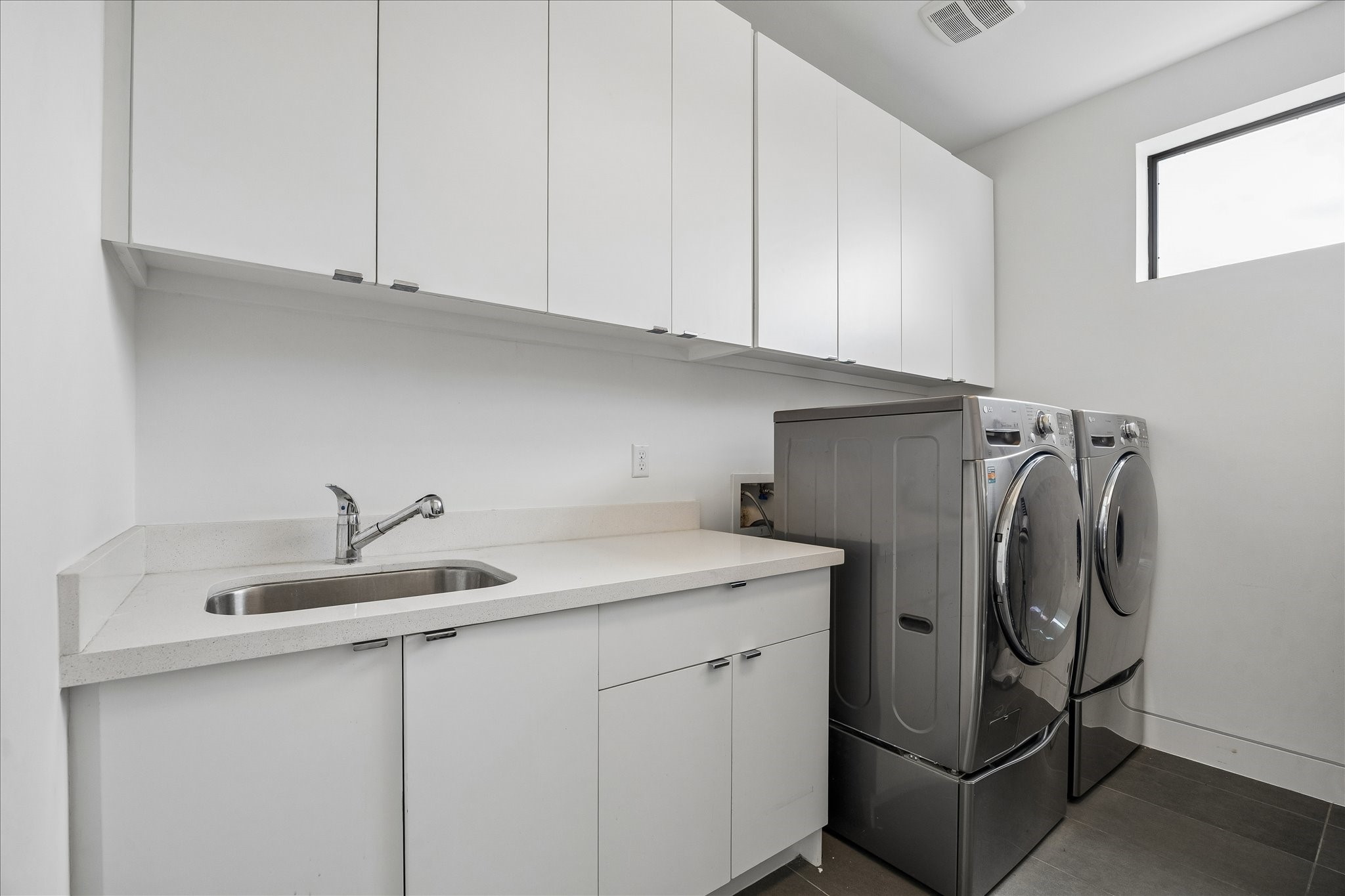 2014 Park Street Houston, TX 77019 - Photo 37 of 40 Utility room with undermount sink and spacious area for Washer/Dryer