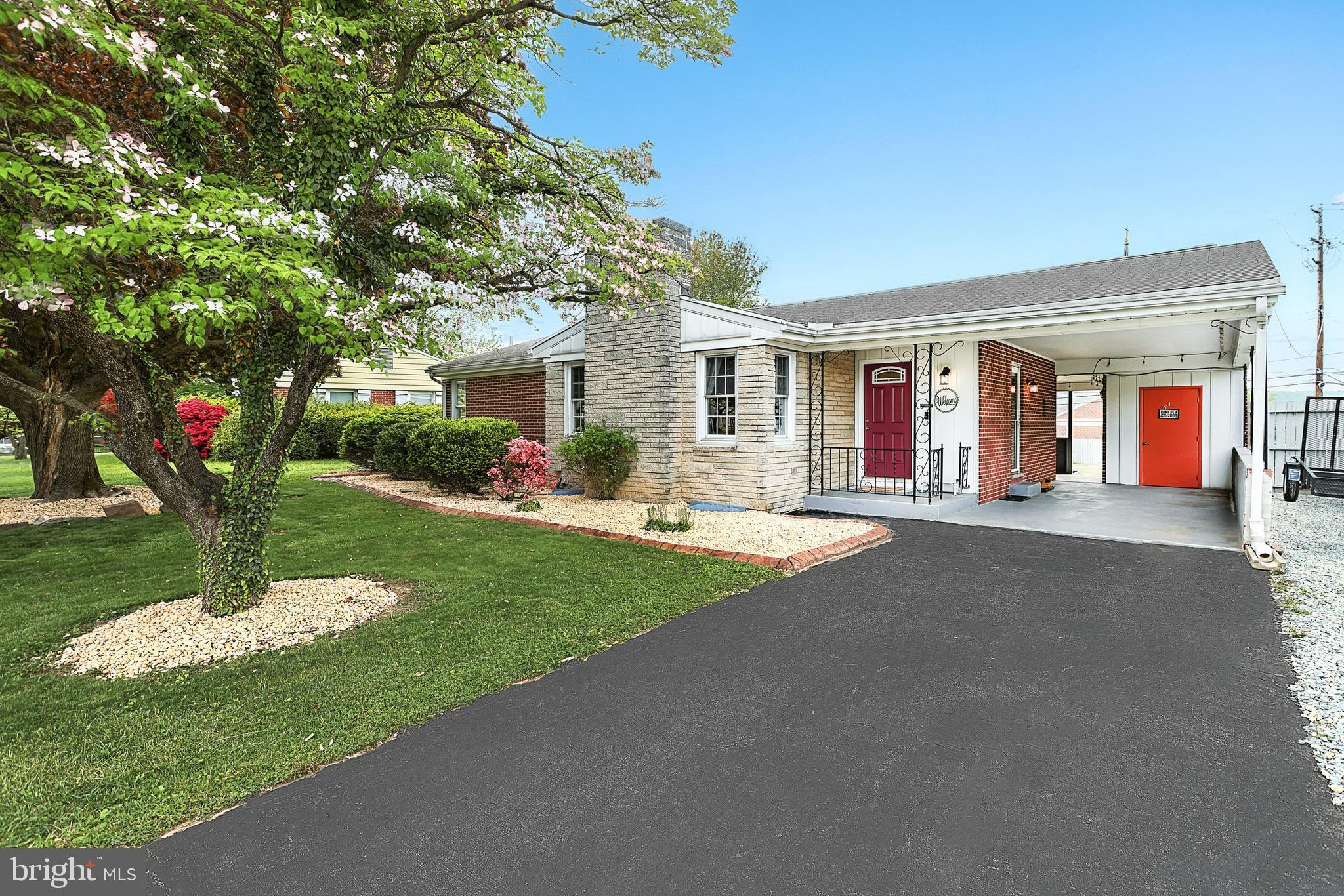 3315 Edenbridge Road York, PA 17402 - Photo 3 of 44 Gallery Image 3
