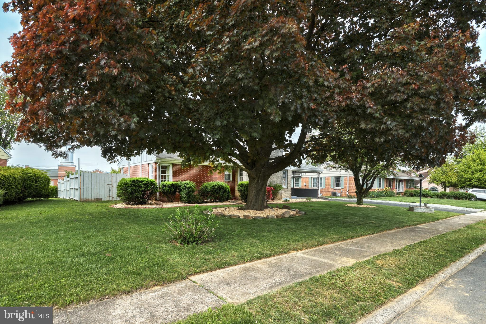 3315 Edenbridge Road York, PA 17402 - Photo 4 of 44 Gallery Image 4