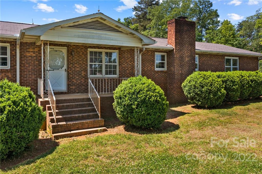 6525 Bringle Ferry Road Salisbury, NC 28146 - Photo 5 of 22 a front view of a house with garden