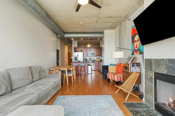 $3,600 | 700 North Larrabee Street, Unit 1010, Chicago, IL 60654