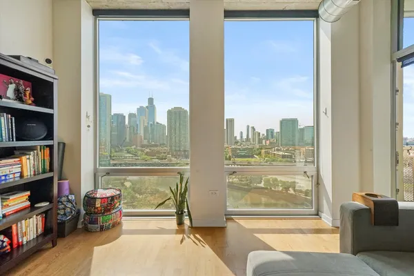 $3,600 | 700 North Larrabee Street, Unit 1010, Chicago, IL 60654