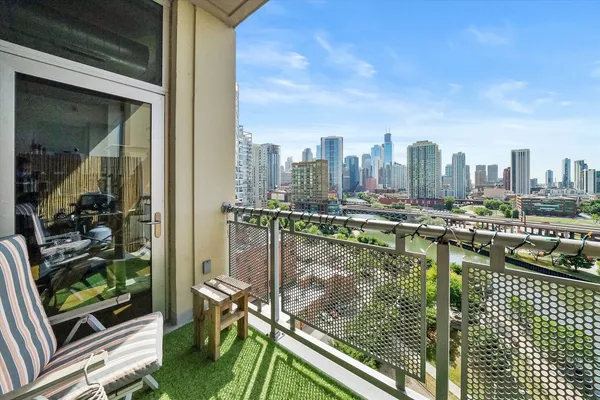 $3,600 | 700 North Larrabee Street, Unit 1010, Chicago, IL 60654