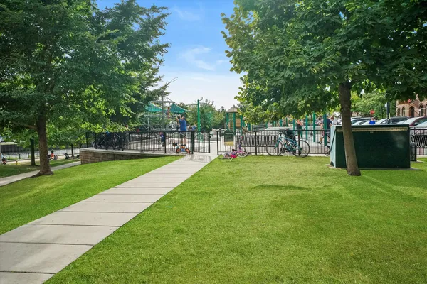 $3,600 | 700 North Larrabee Street, Unit 1010, Chicago, IL 60654