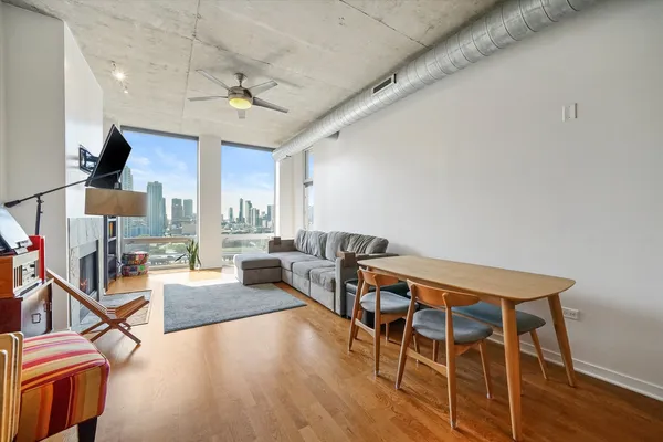 $3,600 | 700 North Larrabee Street, Unit 1010, Chicago, IL 60654