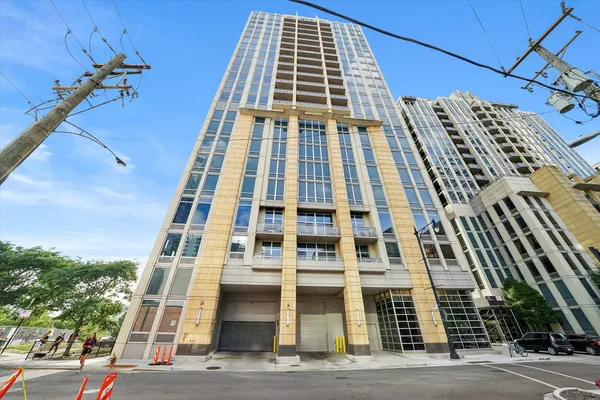 $3,600 | 700 North Larrabee Street, Unit 1010, Chicago, IL 60654