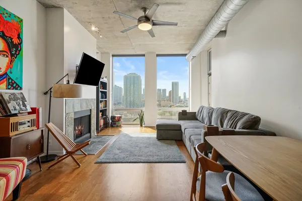 $3,600 | 700 North Larrabee Street, Unit 1010, Chicago, IL 60654