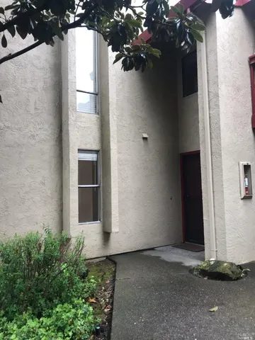 $2,600 | 19 Redwood Court, Santa Rosa, CA 95409