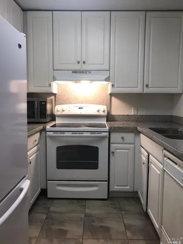 $2,600 | 19 Redwood Court, Santa Rosa, CA 95409