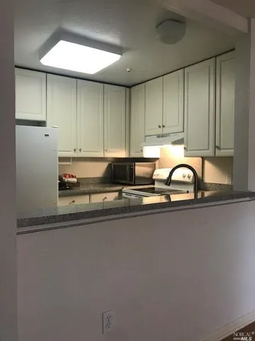 $2,600 | 19 Redwood Court, Santa Rosa, CA 95409