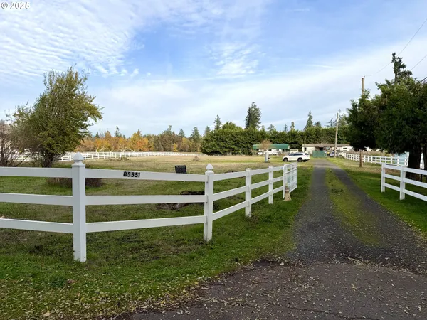 a view of a lake with houses in outdoor space