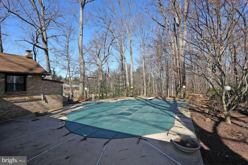 13205 Darnestown Road Gaithersburg, MD 20878 - Photo 23 of 25 covered pool