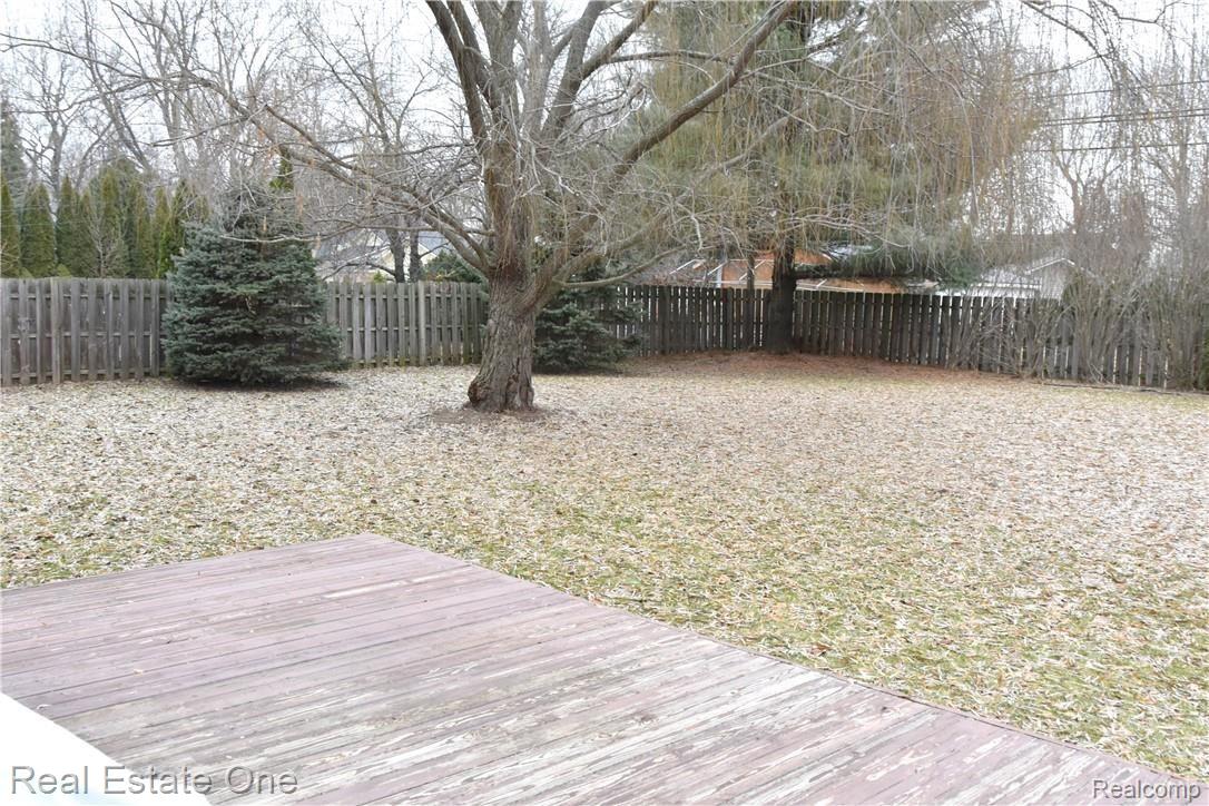 3185 Gerald Avenue Rochester, MI 48307 - Photo 7 of 27 4.JPG