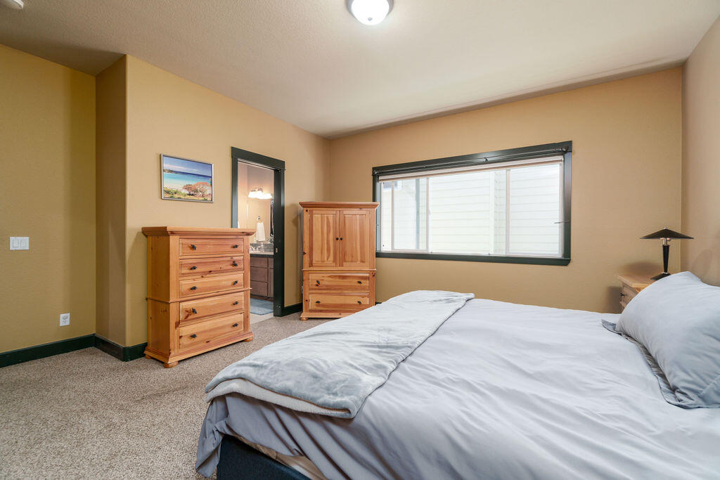 53 Southwest Allen Road Bend, OR 97702 - Photo 17 of 50 18