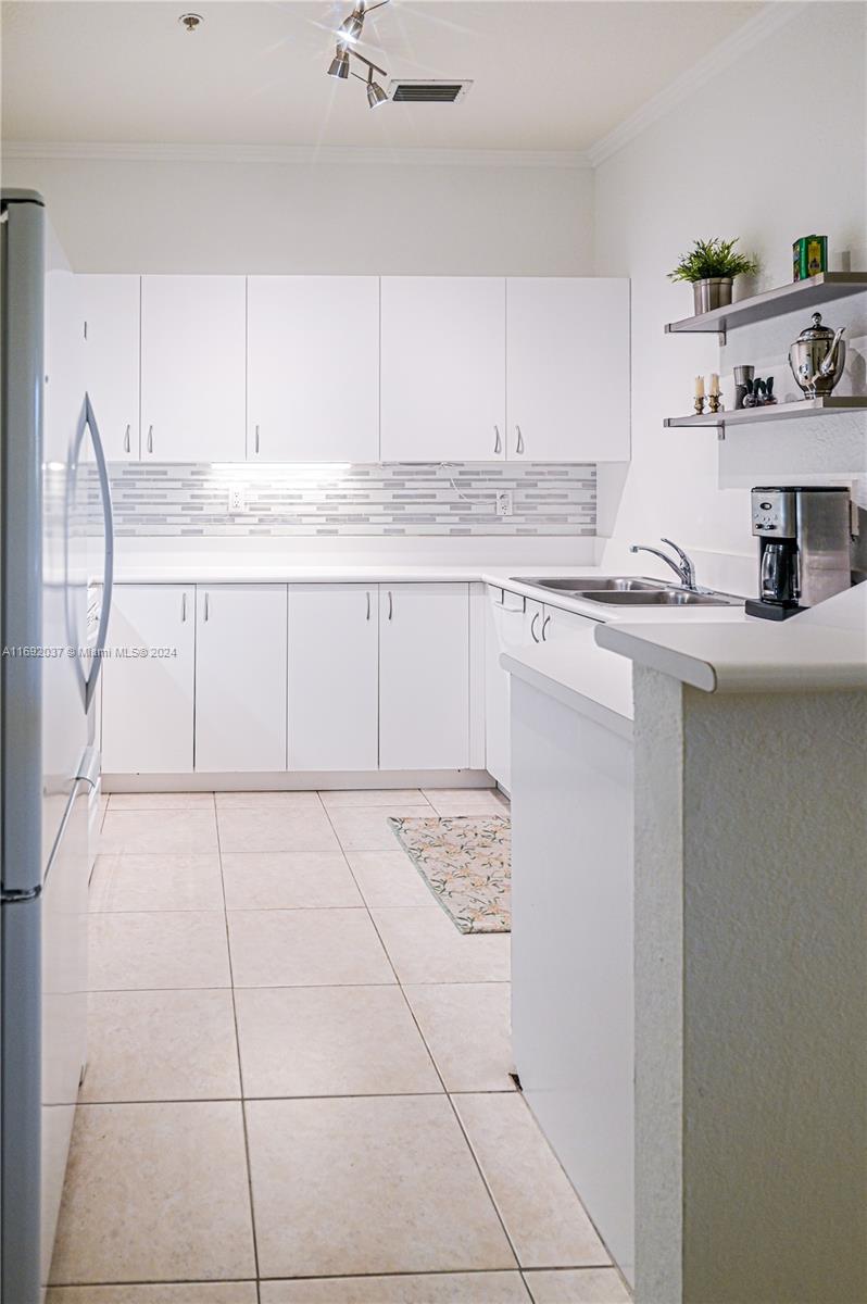 75 Gulfstream Road, Unit 107B Dania Beach, FL 33004 - Photo 16 of 71