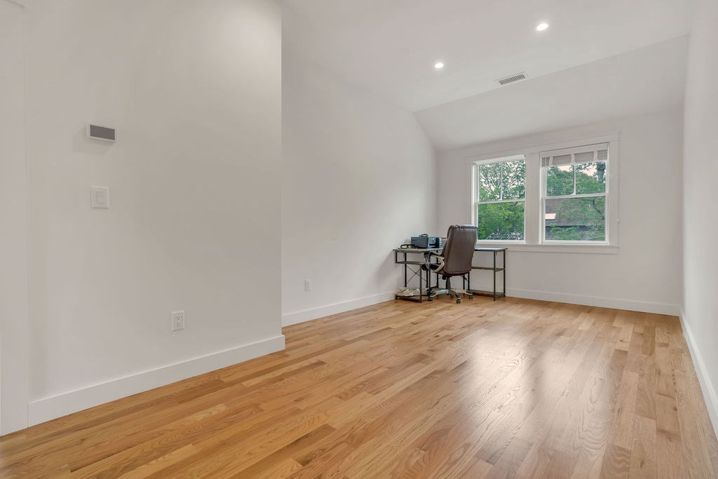 28 Grovedale Road Oak Bluffs, MA 02557 - Photo 25 of 40