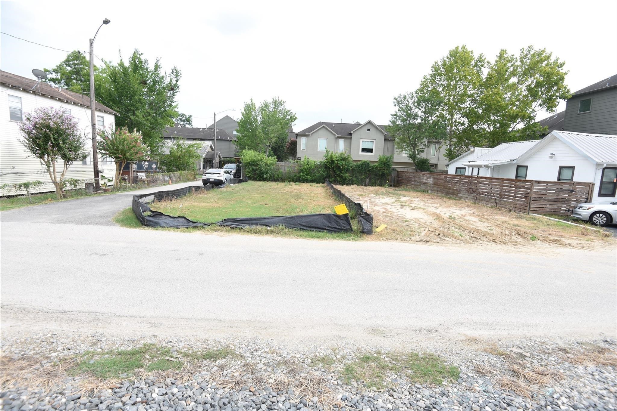 4401 Allen Street Houston, TX 77007 - Photo 8 of 10 a view of a house with a yard and sitting area