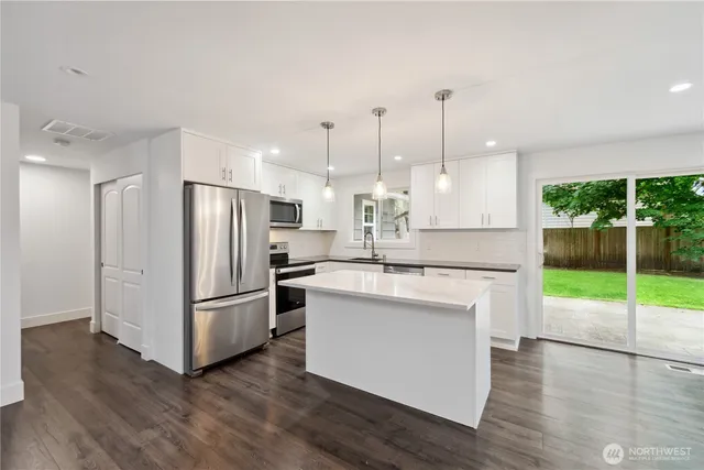 $3,800 | 16525 Northeast 28th Street, Bellevue, WA 98008