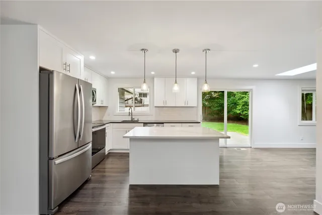 $3,800 | 16525 Northeast 28th Street, Bellevue, WA 98008