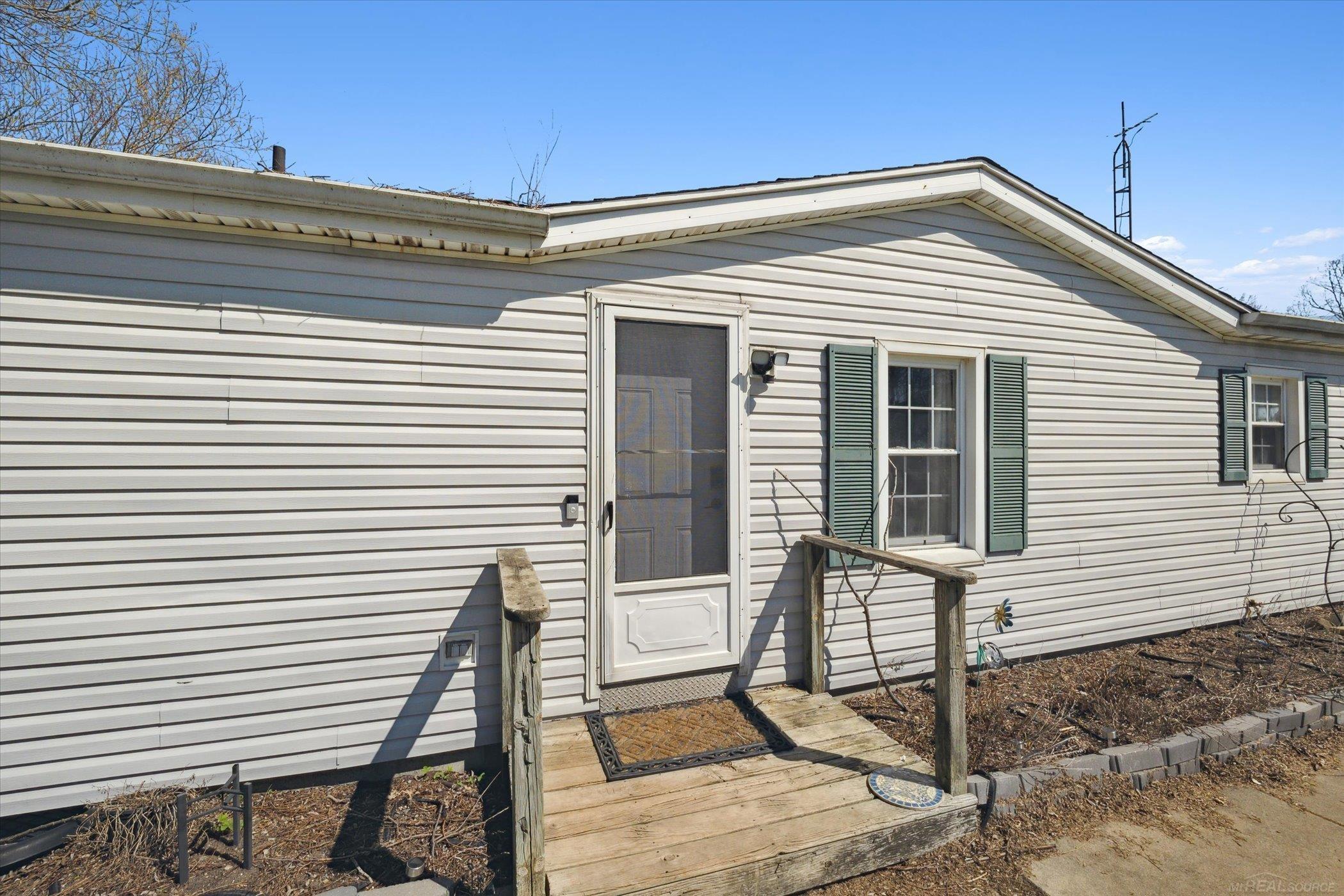 16400 Roehl Road Capac, MI 48014 - Photo 6 of 55