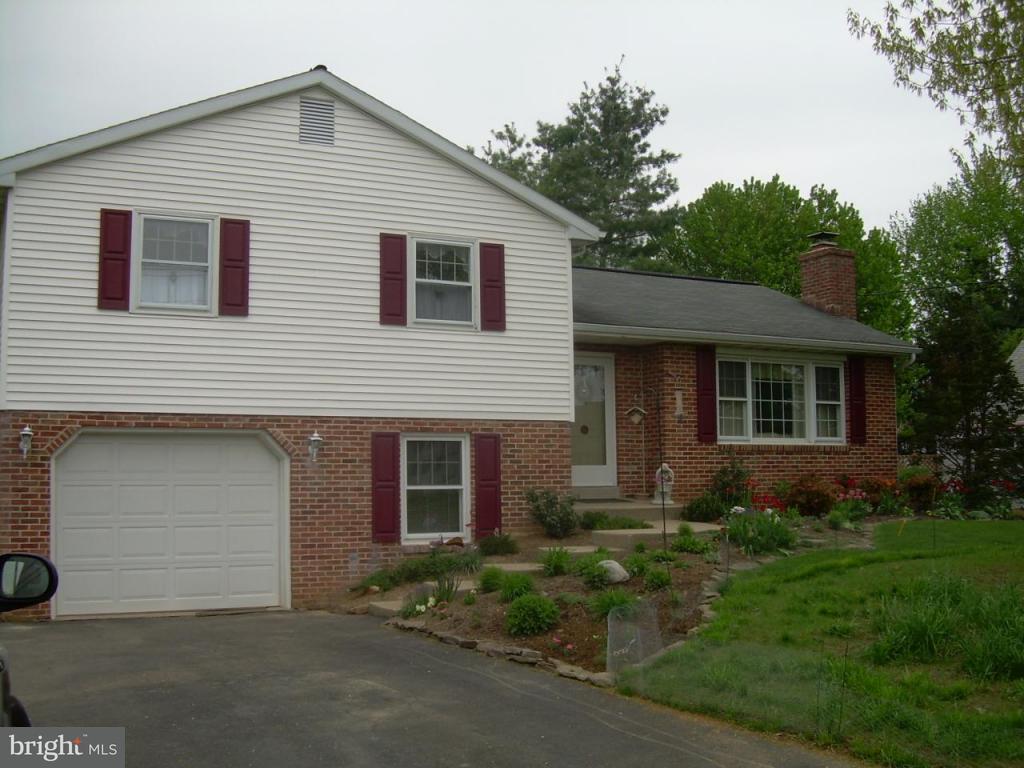 28 Green Acre Road Lititz, PA 17543 - Photo 1 of 21 Gallery Image 1
