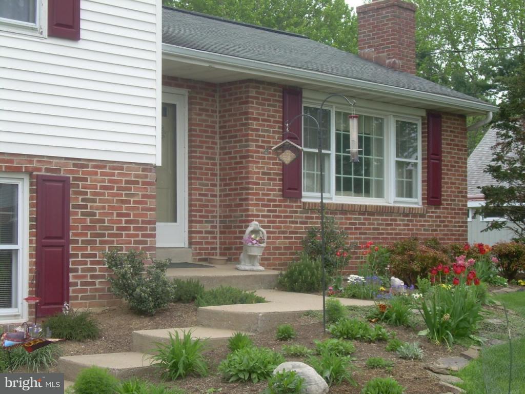 28 Green Acre Road Lititz, PA 17543 - Photo 2 of 21 Gallery Image 2