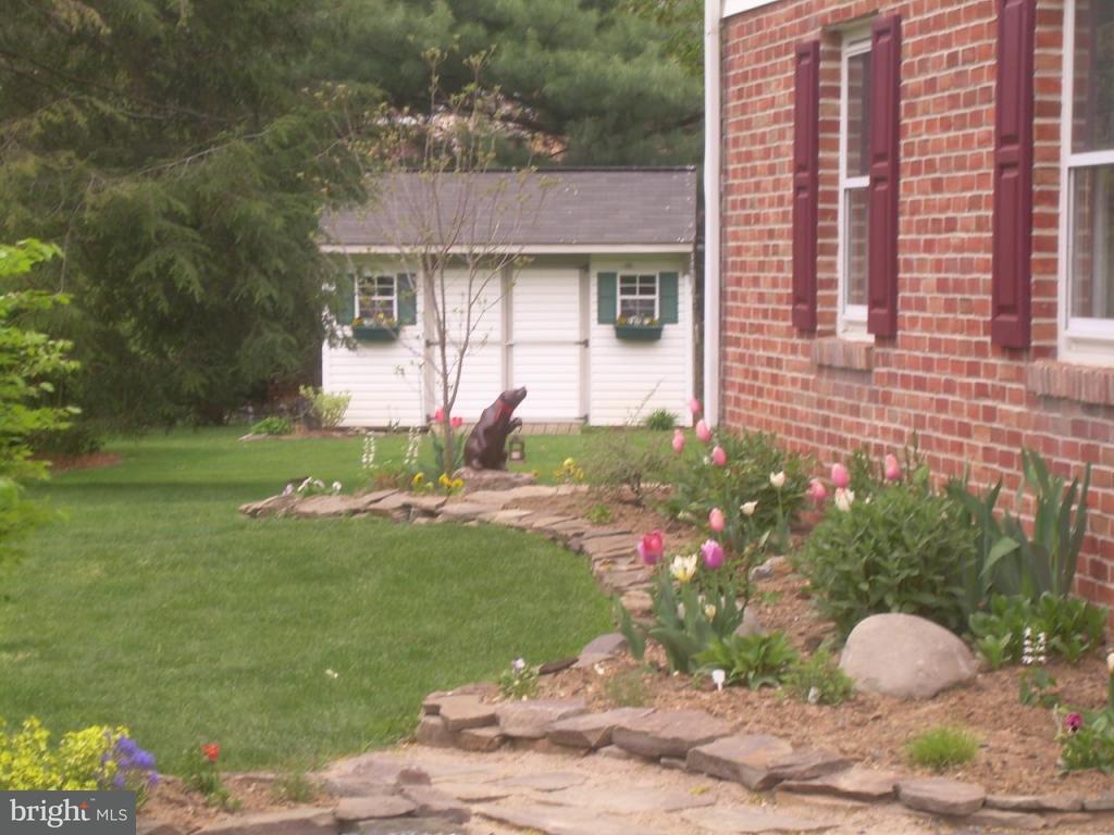 28 Green Acre Road Lititz, PA 17543 - Photo 3 of 21 Gallery Image 3