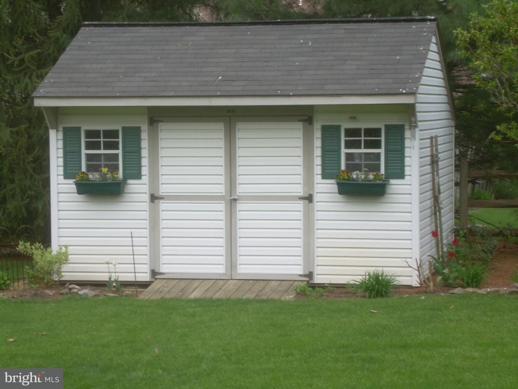 28 Green Acre Road Lititz, PA 17543 - Photo 4 of 21 Gallery Image 4