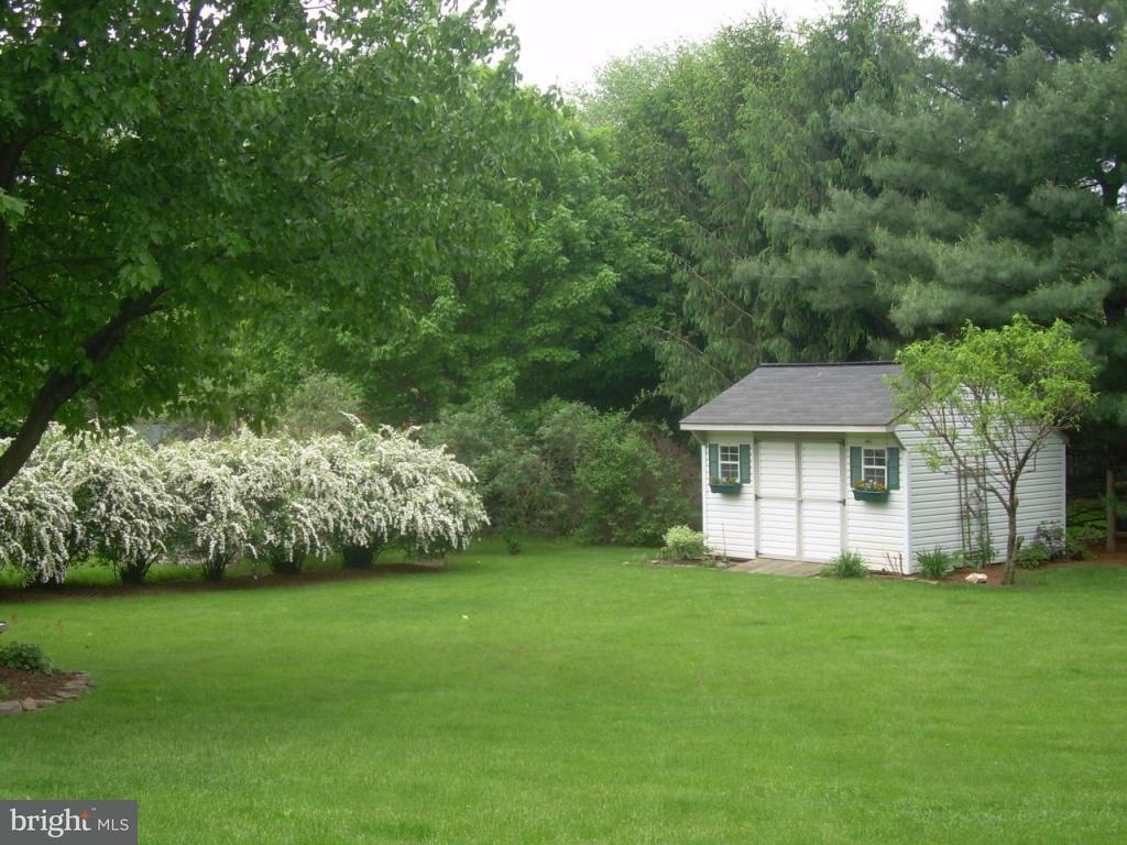 28 Green Acre Road Lititz, PA 17543 - Photo 5 of 21 Gallery Image 5
