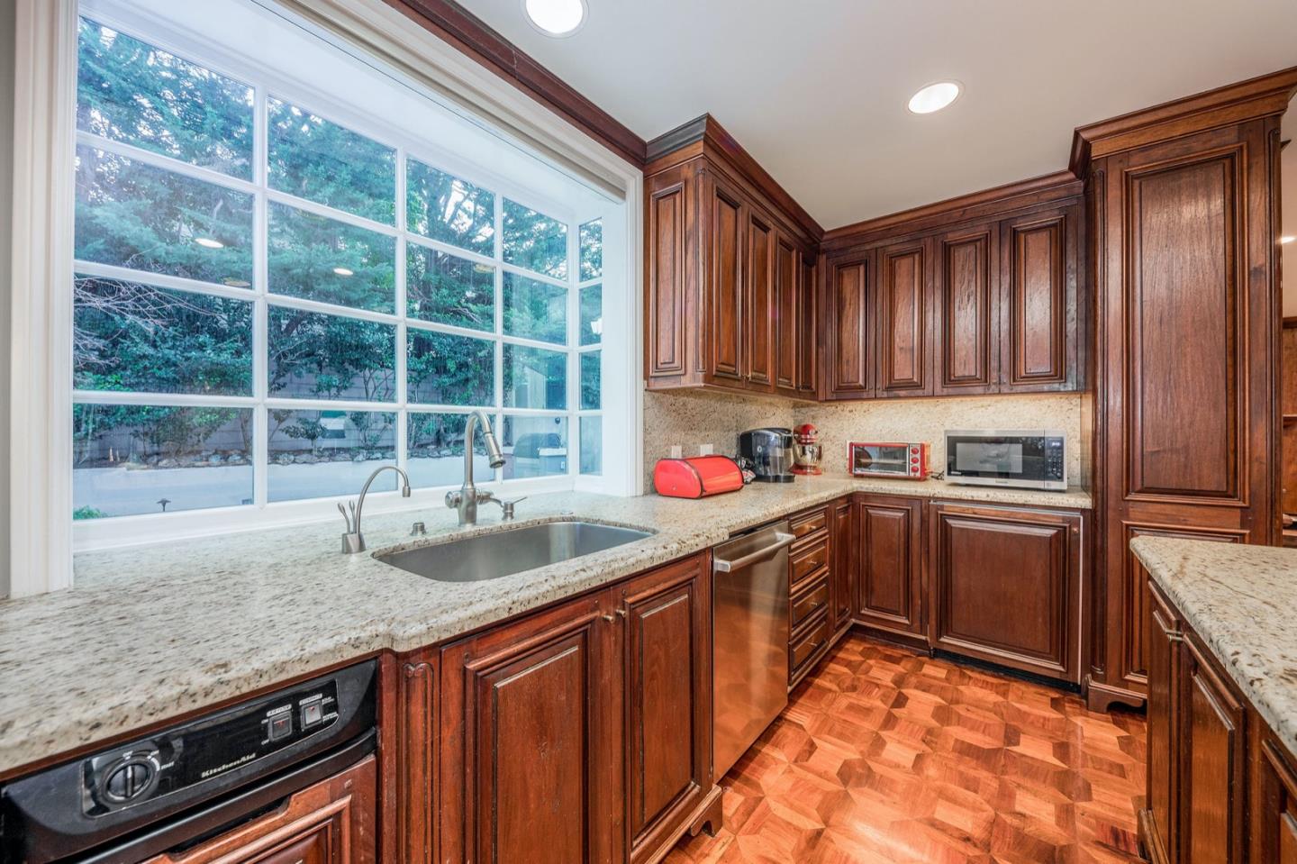 372 Poett Road Hillsborough, CA 94010 - Photo 14 of 56 Gallery Image 14